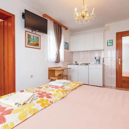 Stunning Apartment In Crikvenica With Wifi Extérieur photo