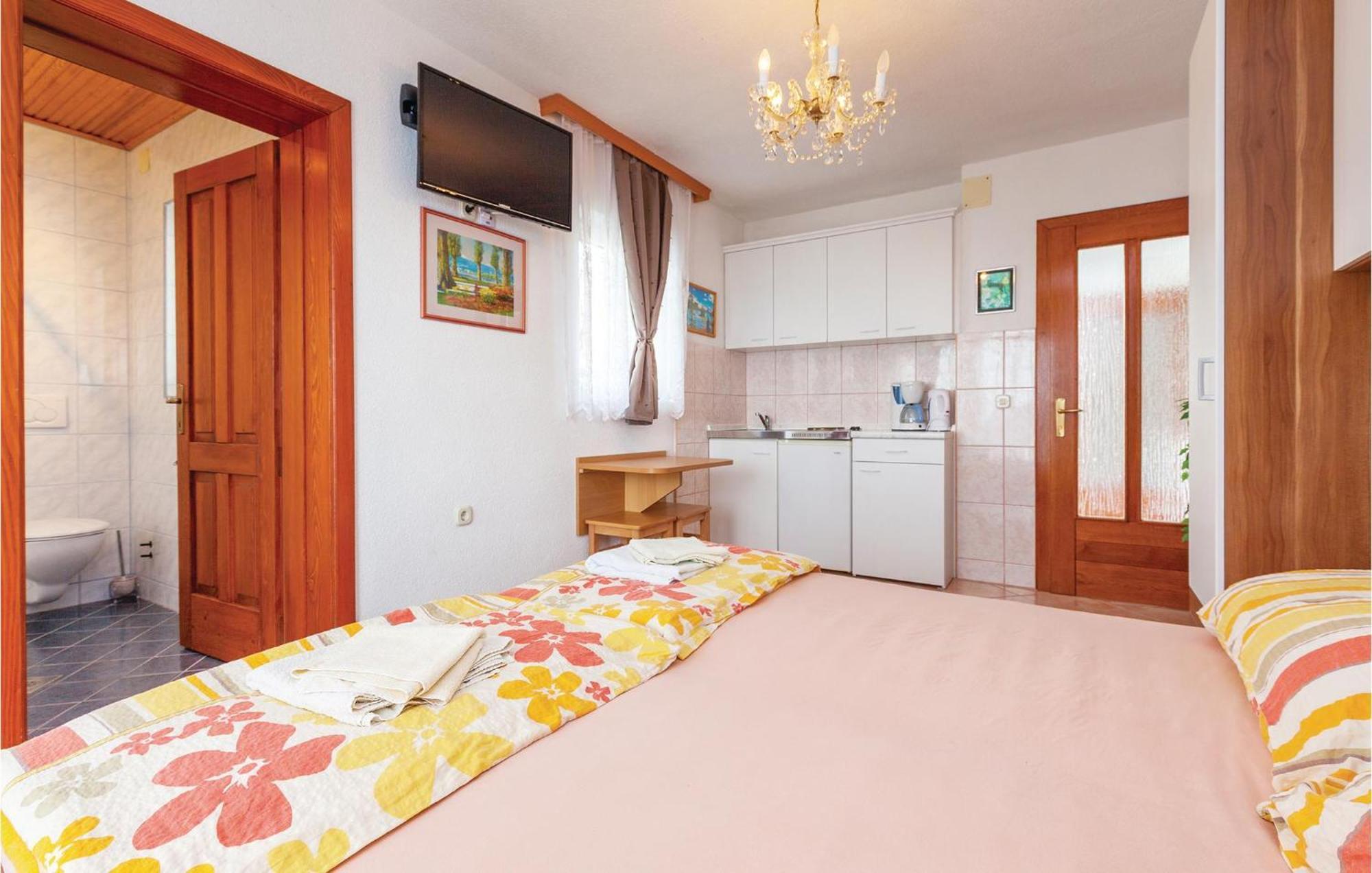 Stunning Apartment In Crikvenica With Wifi Extérieur photo