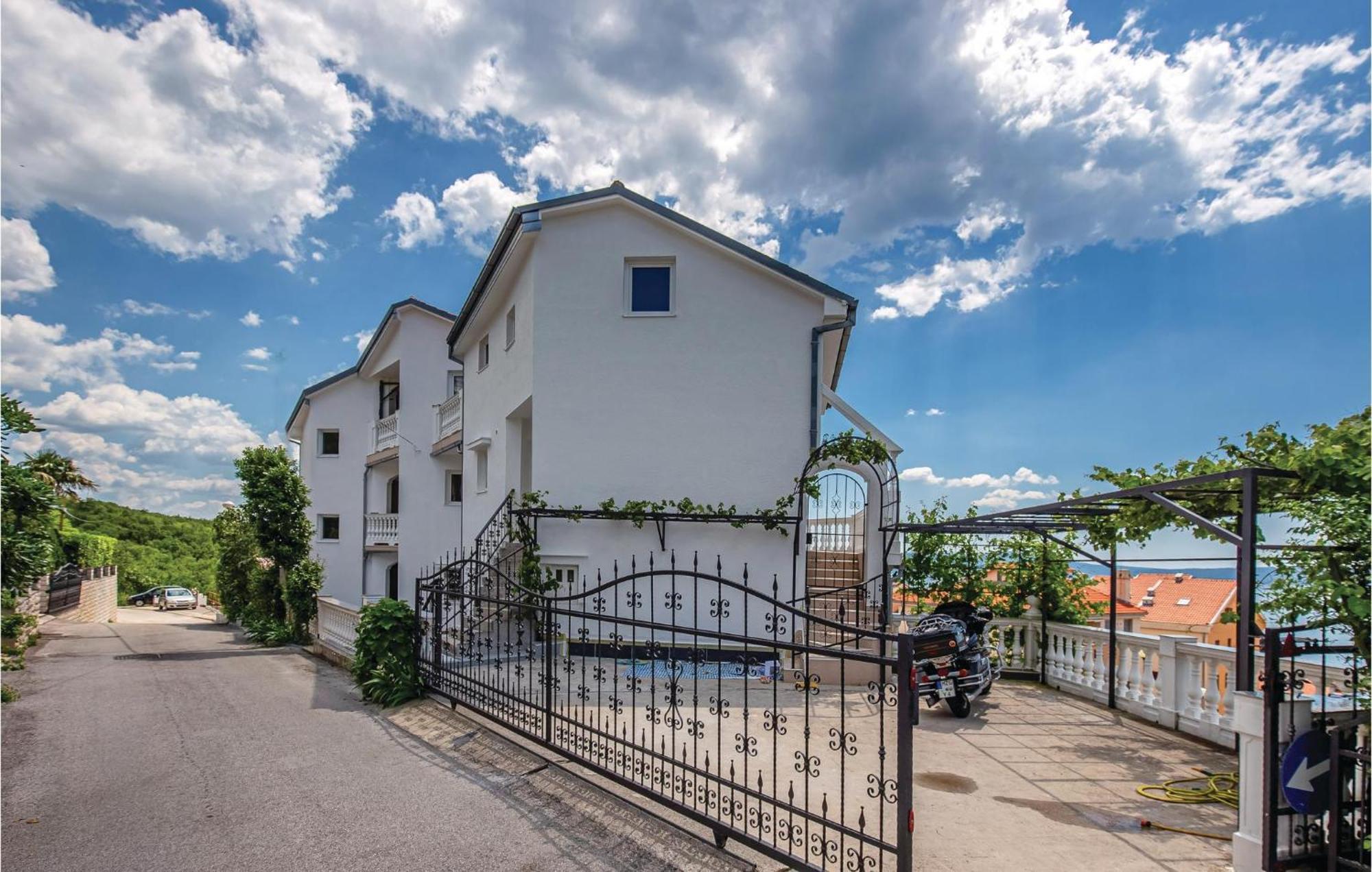 Stunning Apartment In Crikvenica With Wifi Extérieur photo