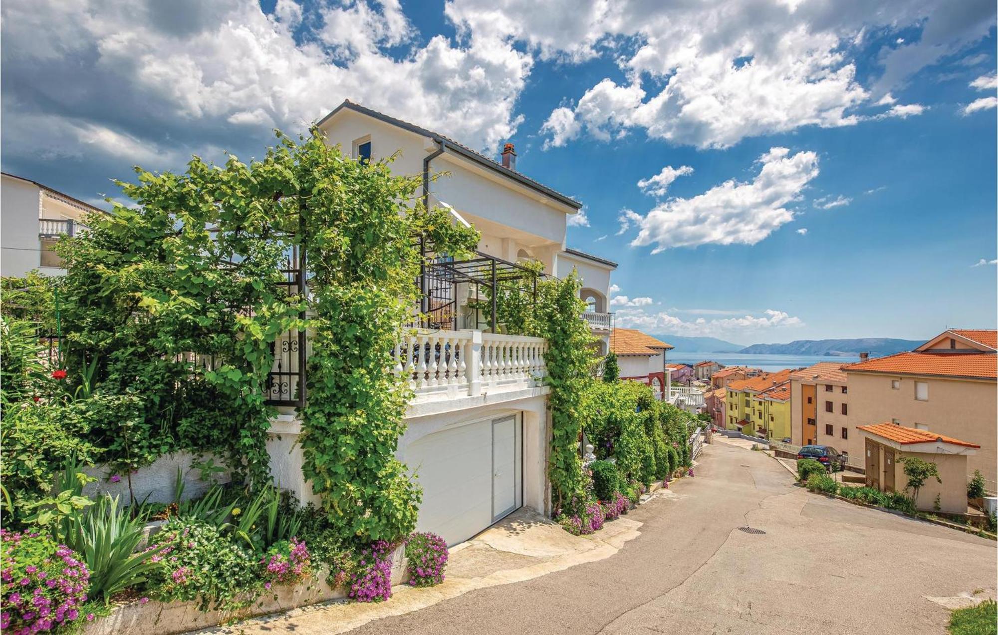 Stunning Apartment In Crikvenica With Wifi Extérieur photo